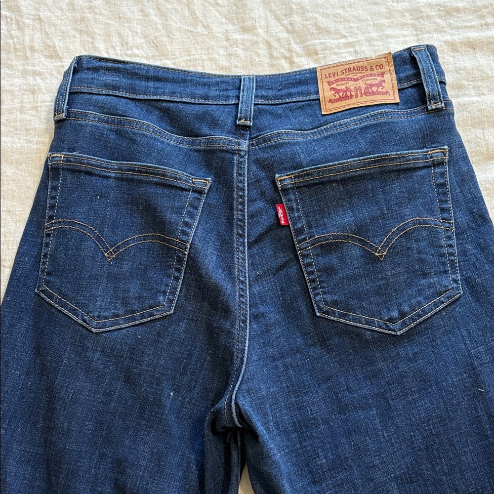 Levi’s 725 high rise bootcut Jean - Picture 3 of 3